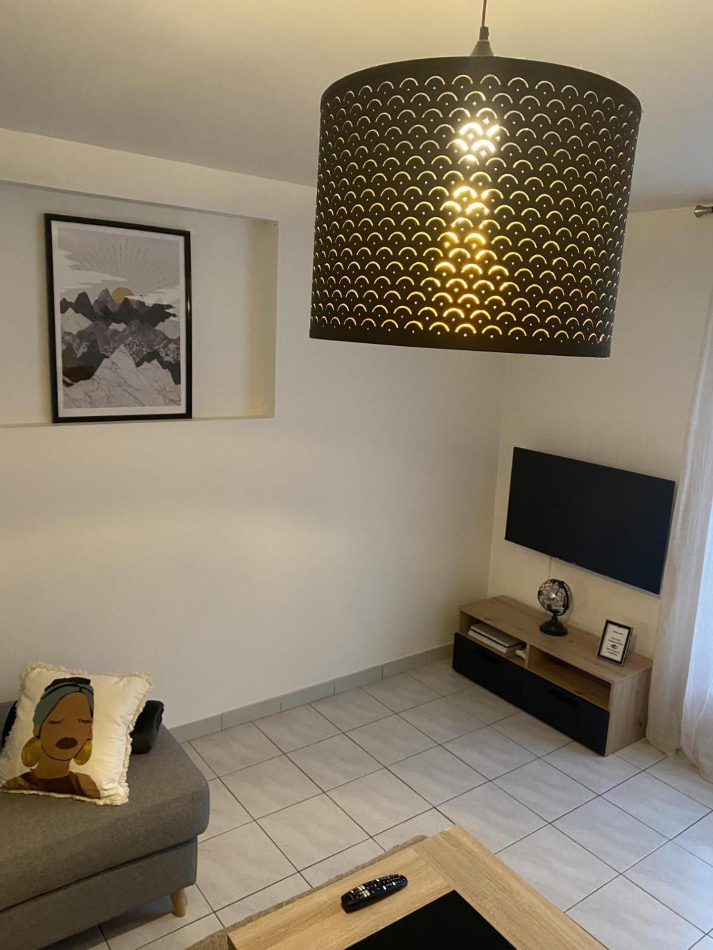Appartement Tout Equipe 2 Chambres + Jardin Saix  Eksteriør bilde